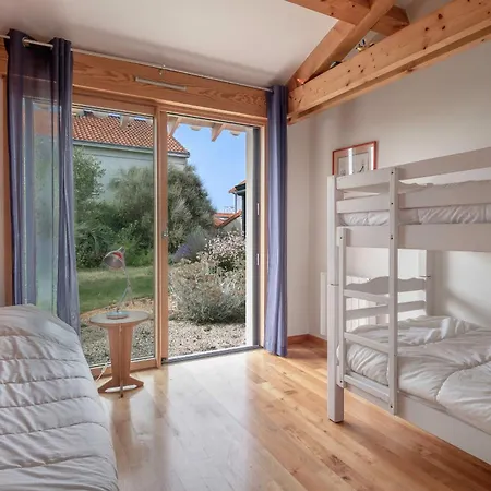 Holiday home Face Pour 10 Personnes A Prefailles
