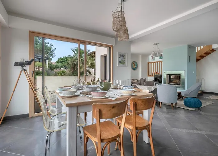 Face Pour 10 Personnes à * Préfailles